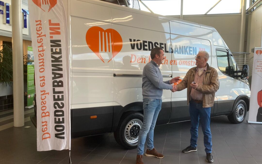 Armoedefonds steunt Voedselbank met nieuwe koelbus