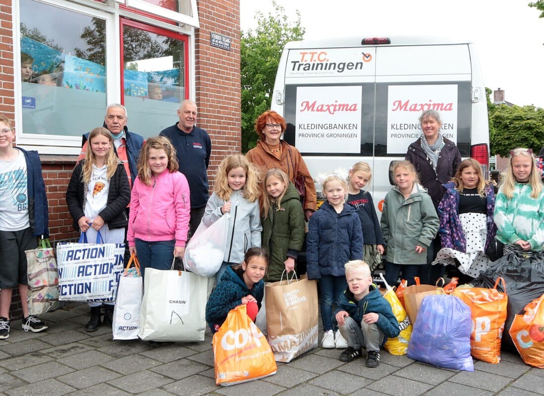 Schoolkinderen zamelen kleding in voor Maxima.