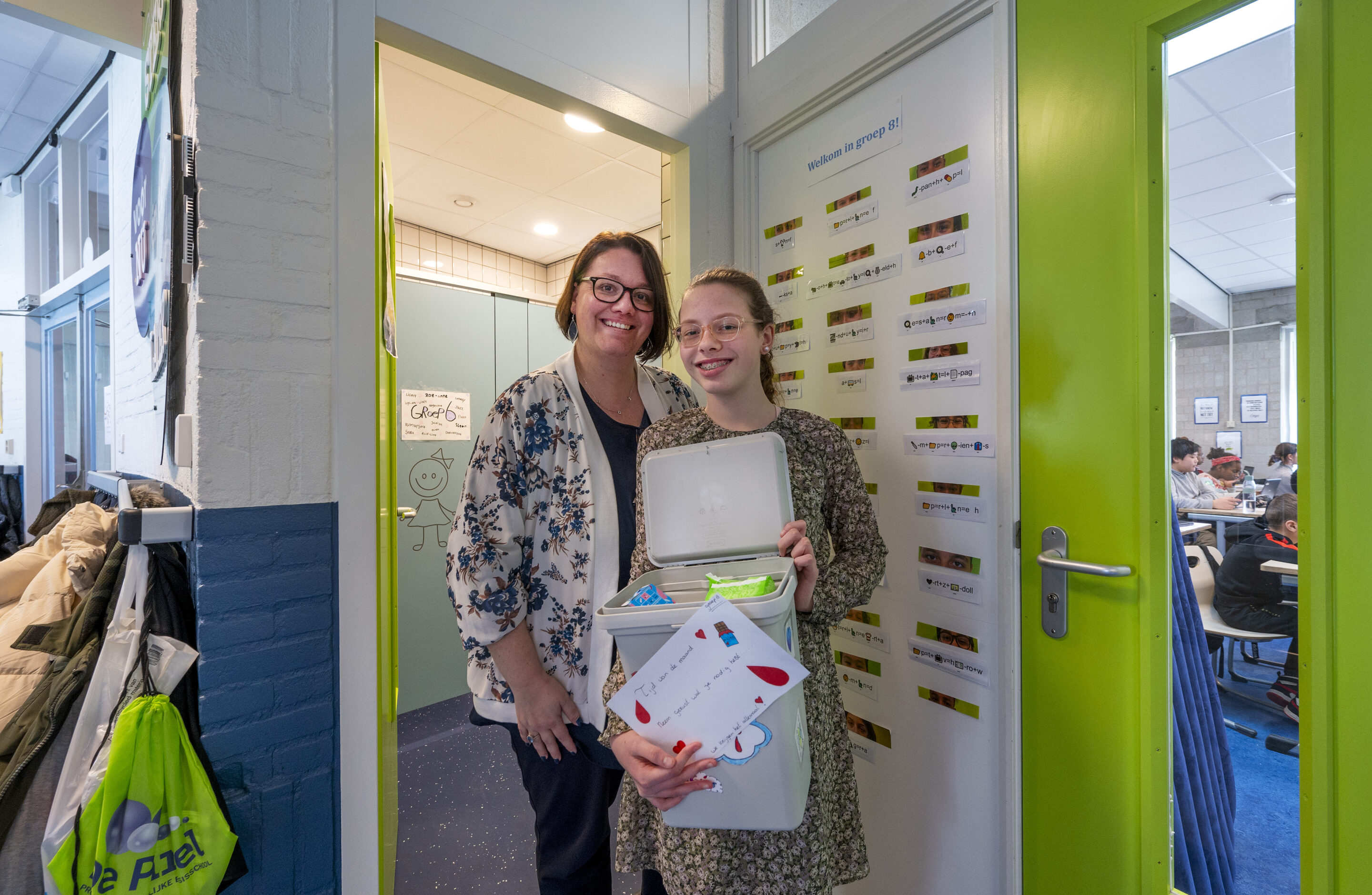 Hulporganisatie komt langs in magazijn Armoedefonds