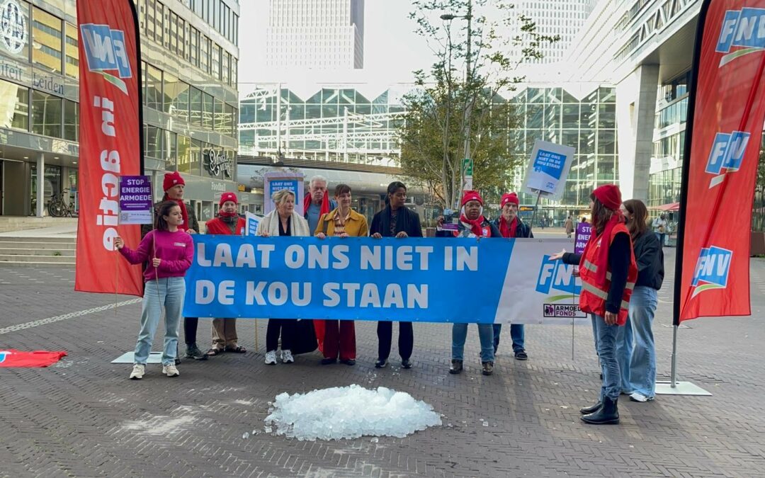 FNV en Armoedefonds: Kabinet zet 550.000 mensen in de kou – actie met ijsblokjes bij Tweede Kamer