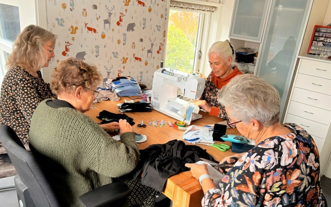 Handen uit de mouwen tegen menstruatiearmoede: deze dames naaien maandverbanden