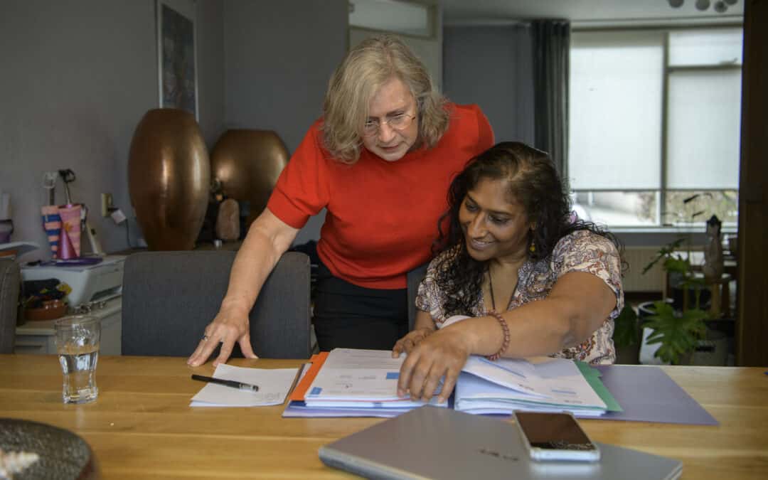 Hoe SchuldHulpMaatje mensen met geldzorgen verder helpt